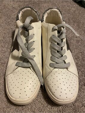 UNIONBAY White Sneakers